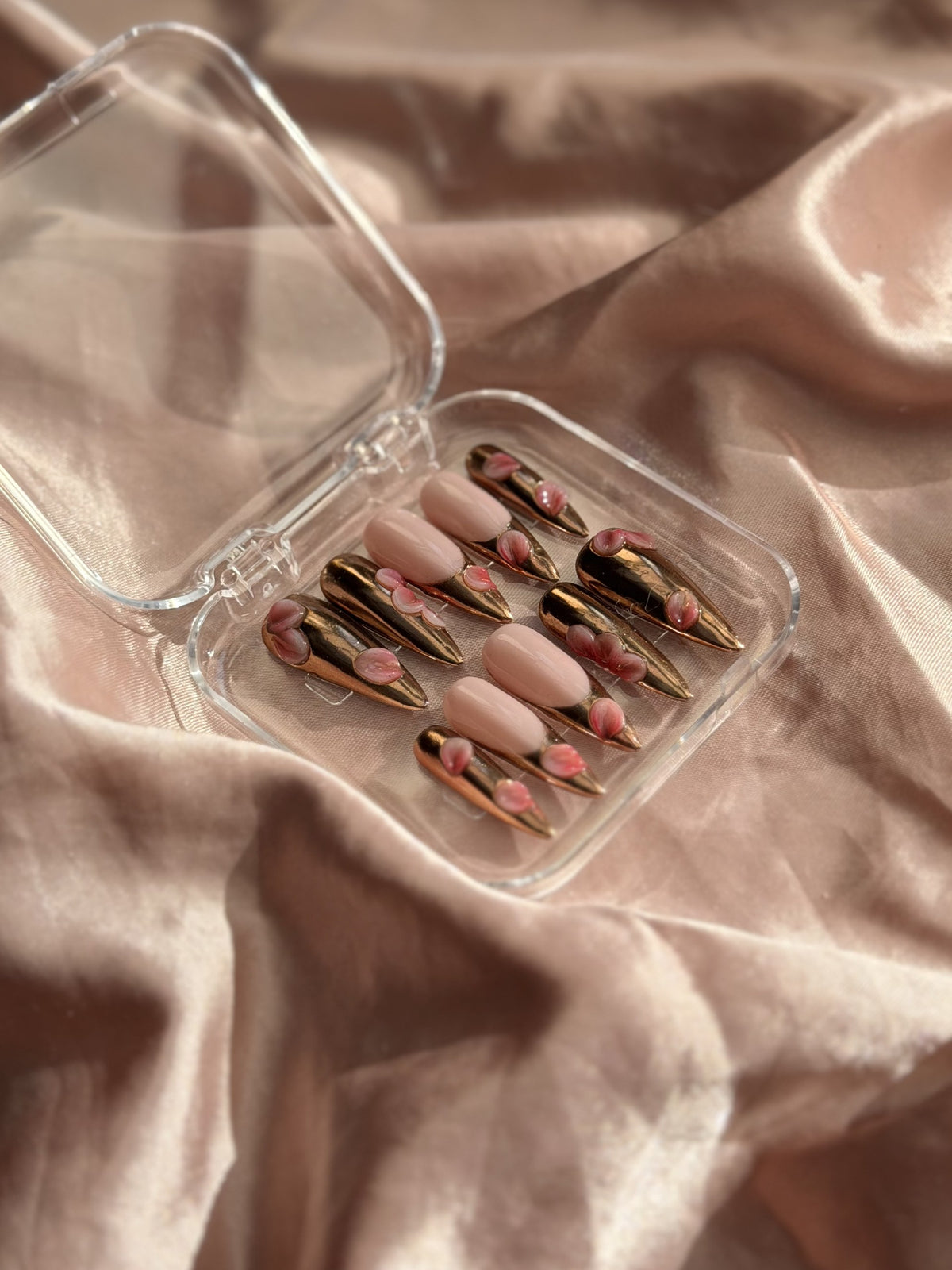 Press on Nails - Gold Bloom